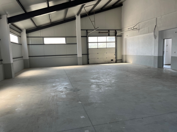 Дава се под наем Склад в Благоевград, Идеален център - 350 кв.м за 1275 € - Снимка #1