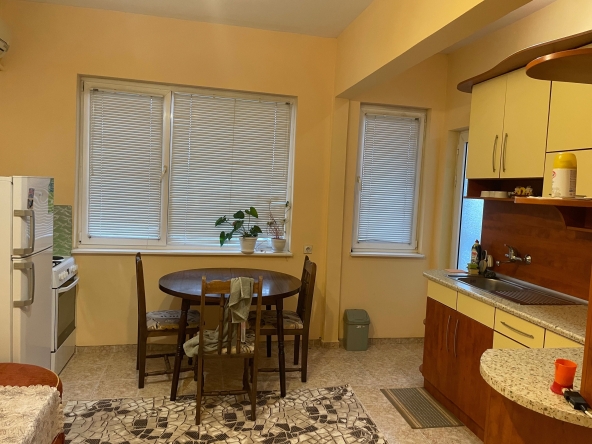 Тристаен апартамент в Шумен, Добруджански - 77 кв.м за 1458 €/кв.м - Снимка #1