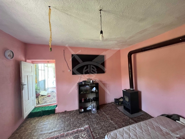 Къща в с. Българска поляна, Област Хасково - 4330 кв.м за 6 €/кв.м - Снимка #1