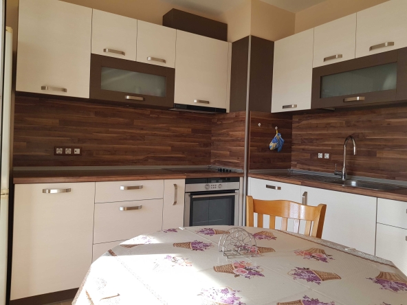 Дава се под наем Тристаен апартамент в Варна, Левски - 83 кв.м за 598.74 € - Снимка #1