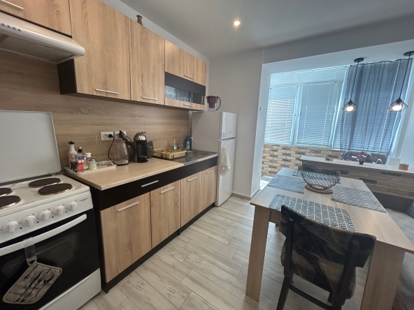 Дава се под наем Тристаен апартамент в Поморие - 120 кв.м за 331.5 € - Снимка #1