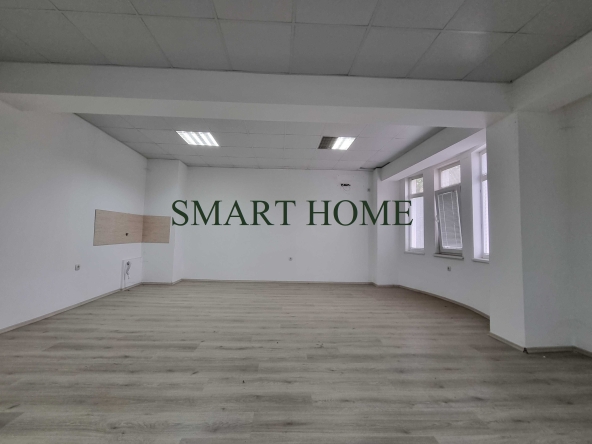 Дава се под наем Офис в Горна Оряховица - 14 кв.м за 91.8 € - Снимка #1