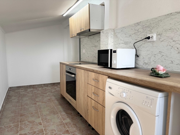 Дава се под наем Тристаен апартамент в Стара Загора, Кольо Ганчев - 50 кв.м за 229.5 € - Снимка #1