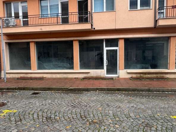 Магазин в Гоце Делчев - 100 кв.м за 765 €/кв.м - Снимка #1