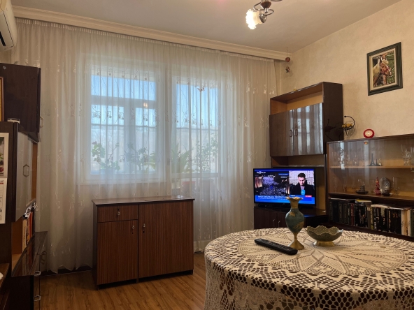 Дава се под наем Тристаен апартамент в Варна, Цветен квартал - 94 кв.м за 548.25 € - Снимка #1