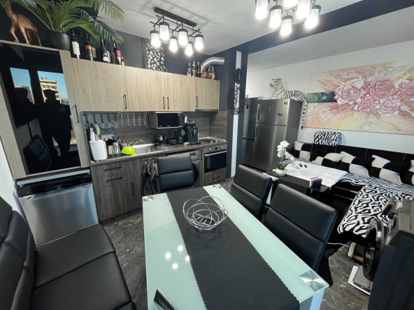 Тристаен апартамент в Казанлък - 95 кв.м за 1128 €/кв.м - Снимка #1