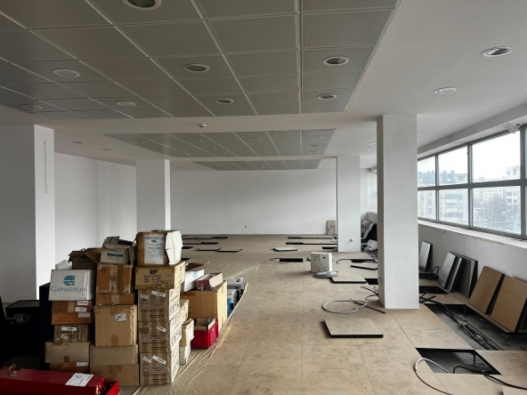 Дава се под наем Офис в София, Сухата река - 315 кв.м за 2493.39 € - Снимка #1