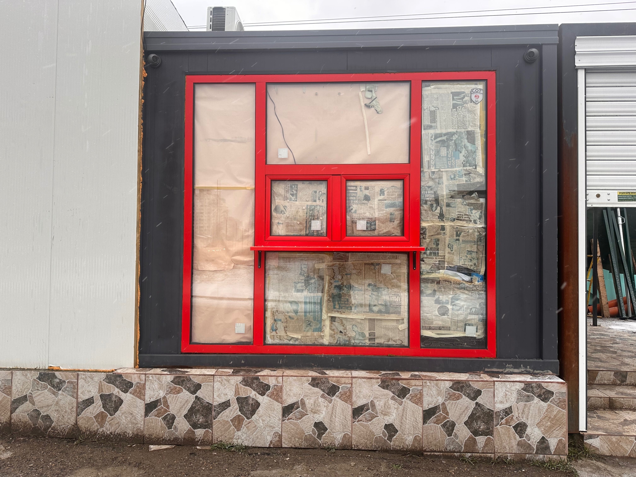 Дава се под наем Магазин в София, Люлин 3 - 9 кв.м за 698.19 € - Снимка #1