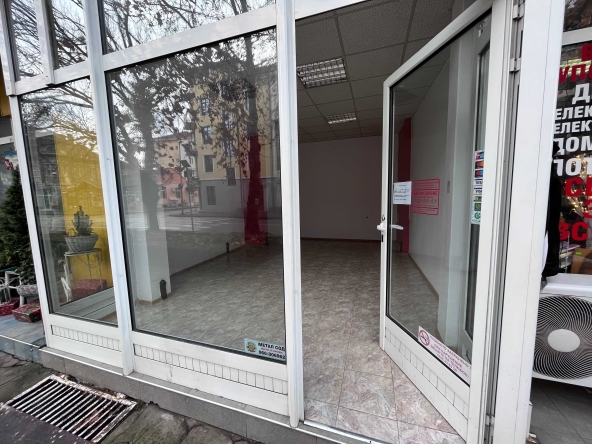 Дава се под наем Магазин в Севлиево - 20 кв.м за 189.21 € - Снимка #1