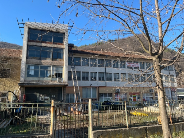 Промишлена сграда в Етрополе - 520 кв.м за 204 €/кв.м - Снимка #1