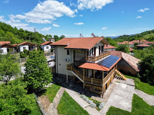 Къща в Априлци - 280 кв.м за 858 €/кв.м - Снимка #1