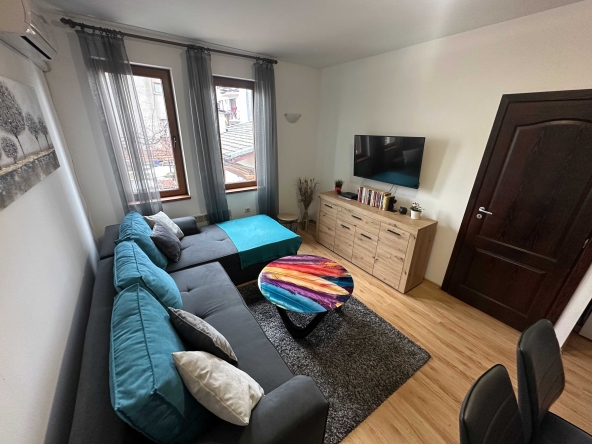 Дава се под наем Тристаен апартамент в Банско - 80 кв.м за 498.27 € - Снимка #1