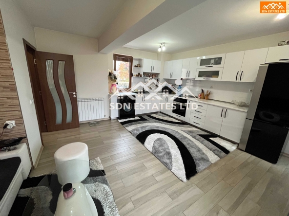 Четиристаен апартамент в Казанлък - 120 кв.м за 893 €/кв.м - Снимка #1