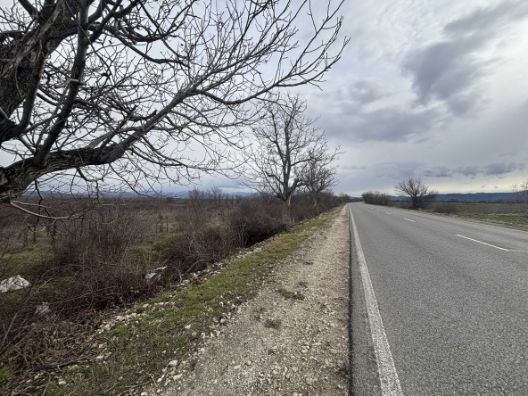 Парцел в Карлово - 4558 кв.м за 8 €/кв.м - Снимка #1