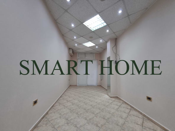 Дава се под наем Магазин в Горна Оряховица - 22 кв.м за 142.8 € - Снимка #1