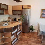 Дава се под наем Тристаен апартамент в Перник, Център - 100 кв.м за 433.5 € - Снимка #1