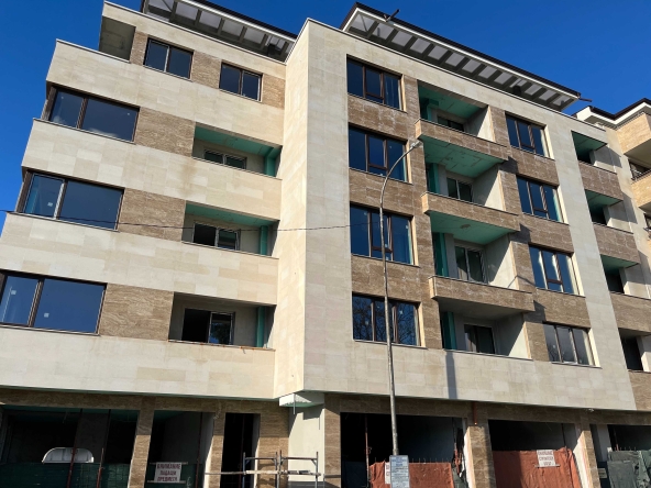 Тристаен апартамент в Казанлък - 85 кв.м за 1740 €/кв.м - Снимка #1