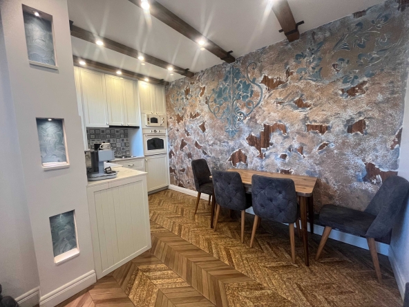 Дава се под наем Двустаен апартамент в Русе, Център - 65 кв.м за 598.23 € - Снимка #1