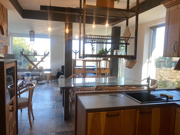 Дава се под наем Къща в Варна, Бриз - 295 кв.м за 918 € - Снимка #1