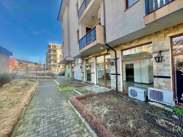 Дава се под наем Магазин в Свети Влас - 52 кв.м за 9974.58 € - Снимка #1