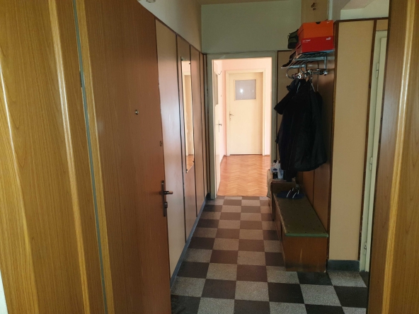 Тристаен апартамент в Габрово, Център - 92 кв.м за 666 €/кв.м - Снимка #1