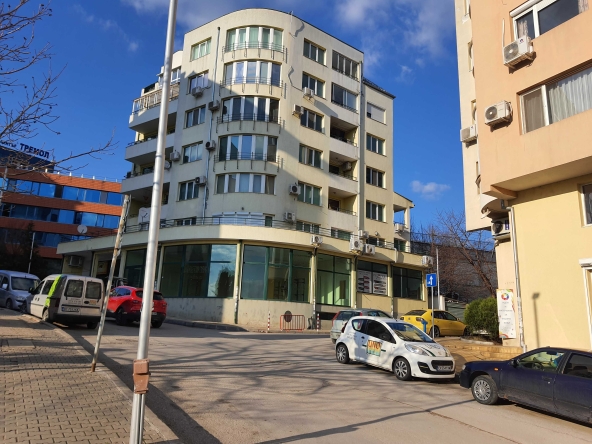 Дава се под наем Офис в Велико Търново, Акация - 94 кв.м за 497.25 € - Снимка #1