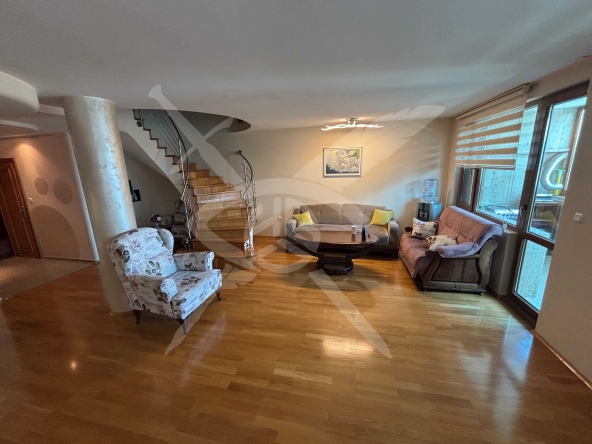 Мезонет в Бургас, Център - 229 кв.м за 1215 €/кв.м - Снимка #1