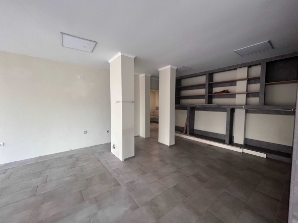 Дава се под наем Магазин в Варна, Автогара - 145 кв.м за 1759.5 € - Снимка #1