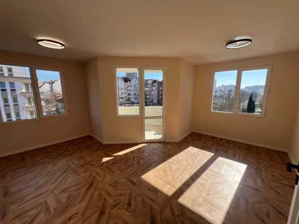 Двустаен апартамент в Варна, Автогара - 64 кв.м за 1019 €/кв.м - Снимка #1