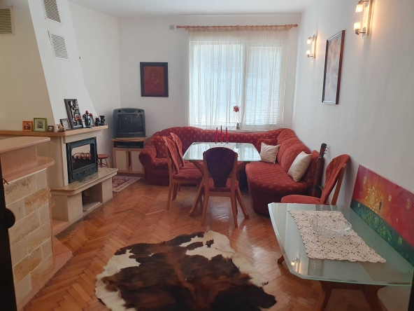 Четиристаен апартамент в Габрово, Център - 120 кв.м за 999 €/кв.м - Снимка #1