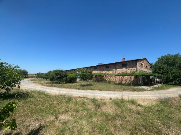 Промишлена сграда в Стара Загора, Индустриална зона - изток - 5632 кв.м за 37 €/кв.м - Снимка #1