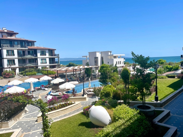 Тристаен апартамент в Поморие - 103 кв.м за 1447 €/кв.м - Снимка #1