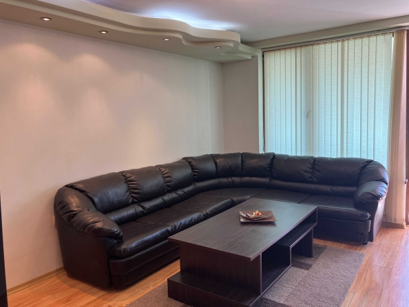 Двустаен апартамент в Варна, Базар Левски - 63 кв.м за 2016 €/кв.м - Снимка #1