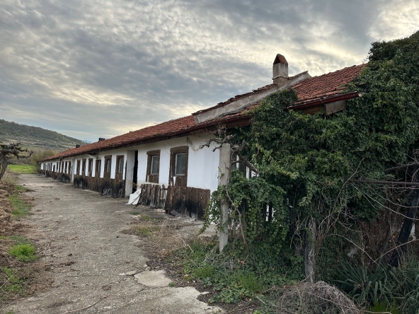 Дава се под наем Промишлена сграда в Пазарджик, Запад - 5251 кв.м за 119696.49 € - Снимка #1