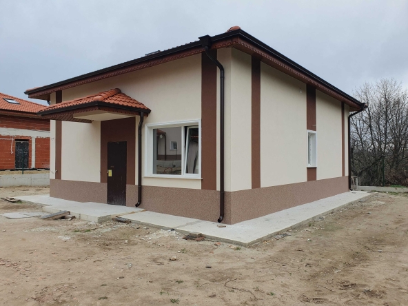 Къща в с. Приселци, Област Варна - 198 кв.м за 636 €/кв.м - Снимка #1