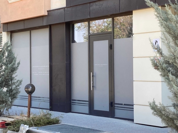 Дава се под наем Магазин в Пловдив, Център - 64 кв.м за 663 € - Снимка #1