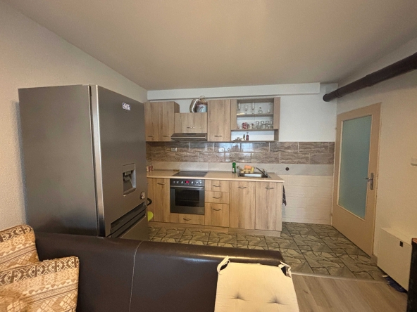 Дава се под наем Тристаен апартамент в Сопот - 70 кв.м за 348.84 € - Снимка #1