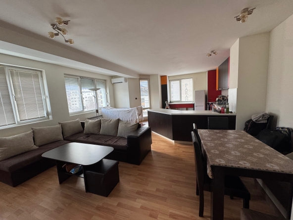 Дава се под наем Тристаен апартамент в София, Хладилника - 100 кв.м за 947.58 € - Снимка #1