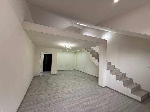 Тристаен апартамент в Габрово, Център - 132 кв.м за 556 €/кв.м - Снимка #1