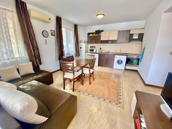 Тристаен апартамент в Свети Влас - 1000 кв.м за 59 €/кв.м - Снимка #1