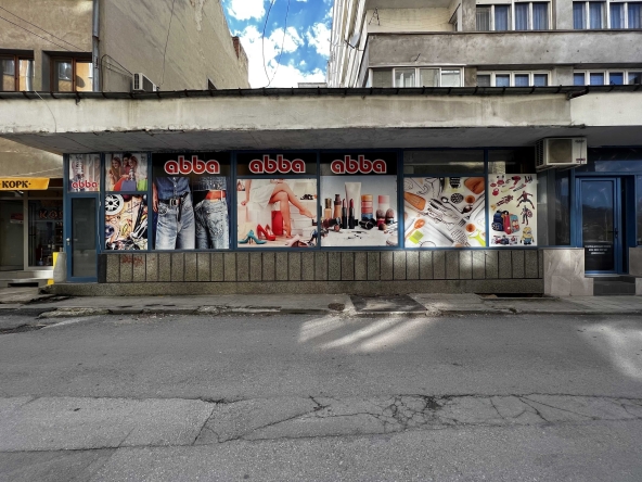 Магазин в Габрово, Център - 1127 кв.м за 355 €/кв.м - Снимка #1