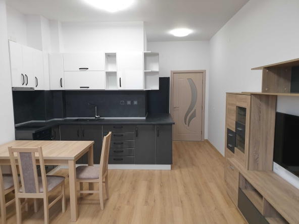 Дава се под наем Двустаен апартамент в Пловдив, Тракия - 75 кв.м за 548.25 € - Снимка #1