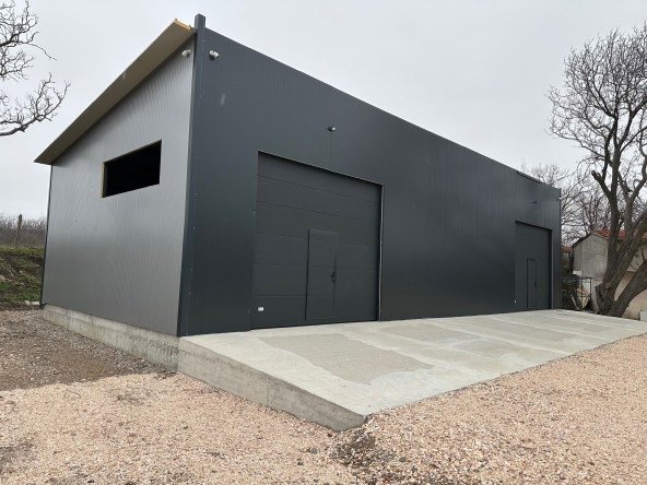 Дава се под наем Склад в Хасково, Хисаря - 100 кв.м за 448.8 € - Снимка #1