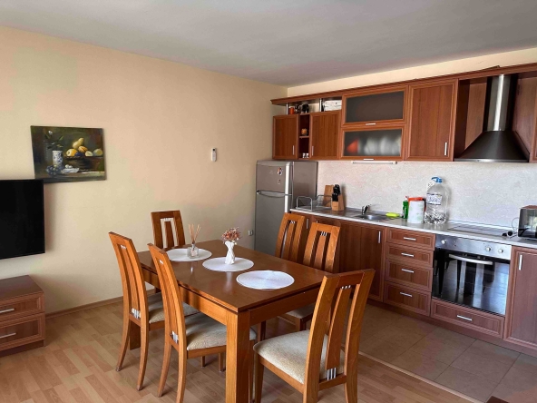 Дава се под наем Тристаен апартамент в к.к. Златни пясъци - 105 кв.м за 847.62 € - Снимка #1