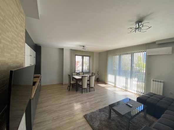 Дава се под наем Двустаен апартамент в София, Бъкстон - 85 кв.м за 857.82 € - Снимка #1