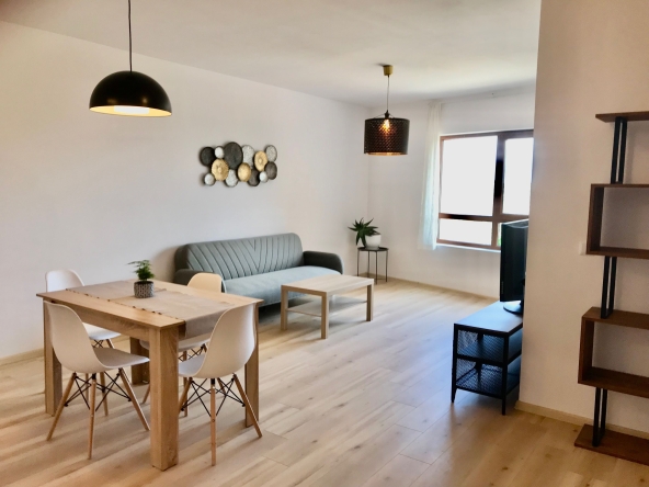 Дава се под наем Двустаен апартамент в Варна, Изгрев - 55 кв.м за 398.82 € - Снимка #1