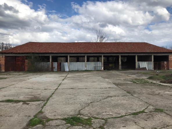 Дава се под наем Склад в с. Смочан, Област Ловеч - 419 кв.м за 204 € - Снимка #1