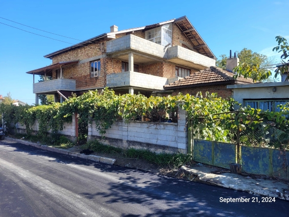 Къща в с. Старо Оряхово, Област Варна - 420 кв.м за 858 €/кв.м - Снимка #1