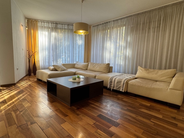 Дава се под наем Тристаен апартамент в с. Бояна, Област Варна - 180 кв.м за 1250 € - Снимка #1