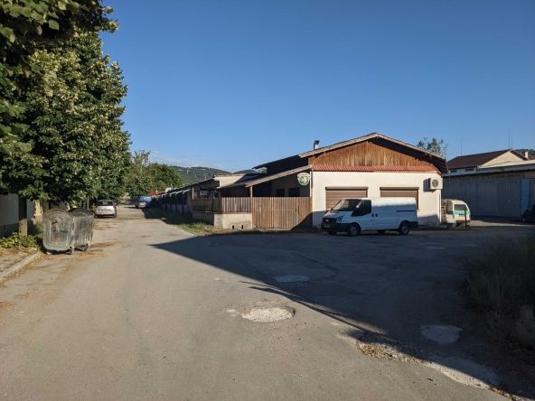 Склад в Благоевград, Струмско - 1303 кв.м за 269 €/кв.м - Снимка #1